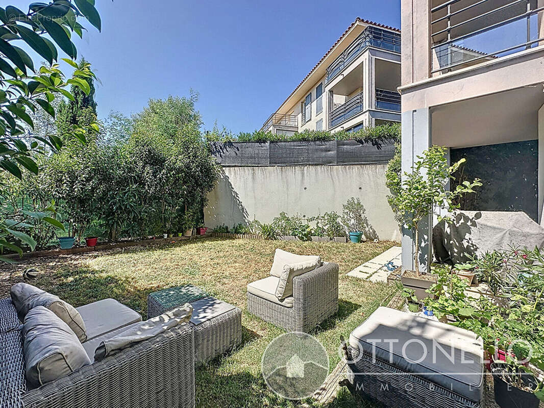 Appartement à ROQUEBRUNE-SUR-ARGENS