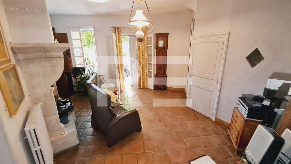 Maison à LEZAN
