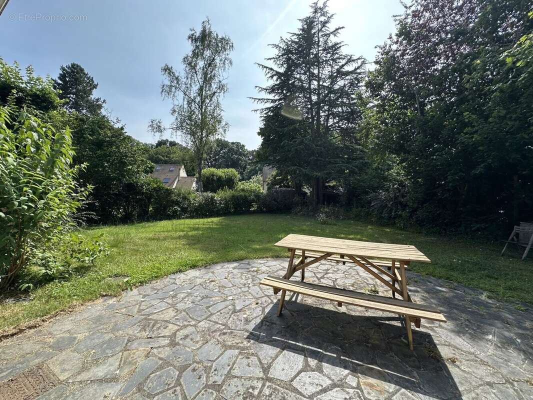 Maison à LE MESNIL-SAINT-DENIS