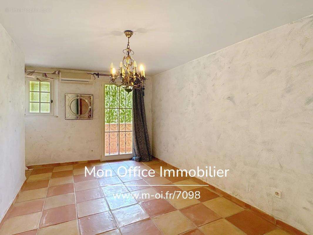 Référence : 7098-les. - maison de maître t7 à rénover au coeur du village de cogolin - photo 14
