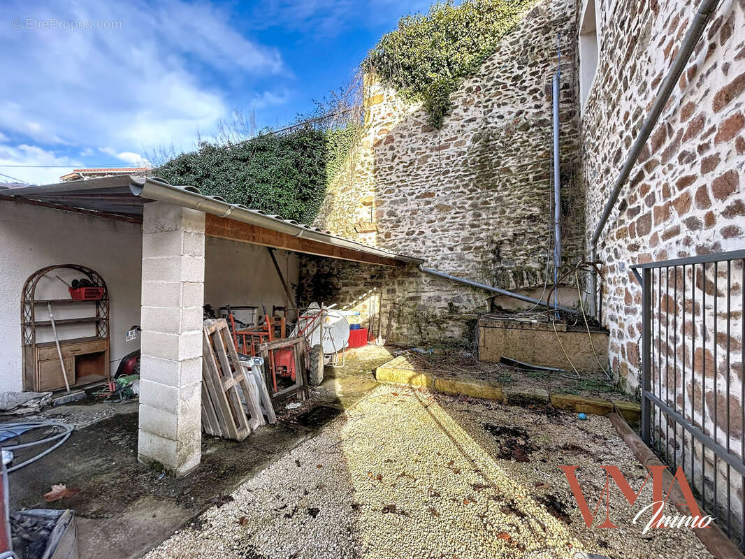 Maison à SAIN-BEL