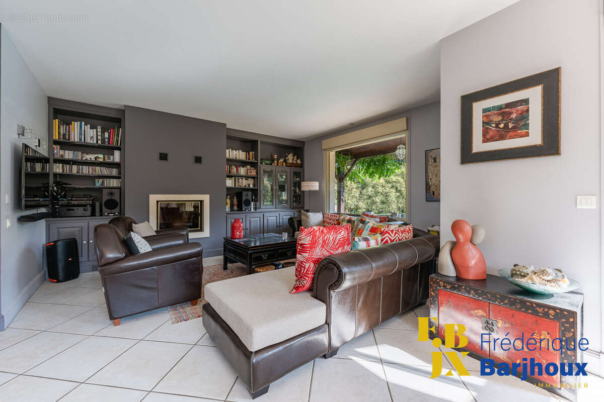 Maison à SAINT-GENIS-LES-OLLIERES