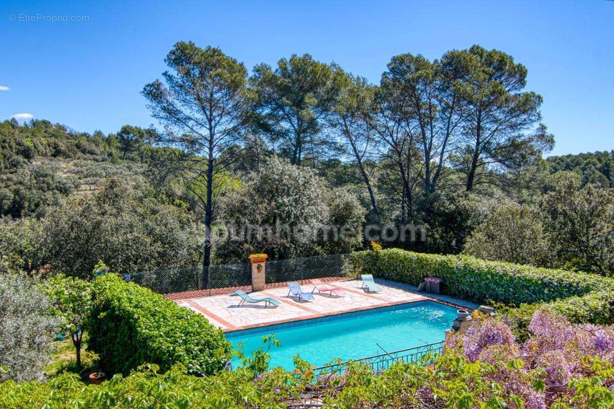 Superbe Villa de 8 Pièces à Cotignac (83) – 182 m² habitables avec piscine, sur 2500 m² de terrain paysager - photo 4