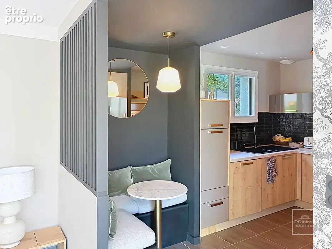 Centre village de Limonest, duplex de 111m² en rez de jardin de 290m² clos + garage - photo 2