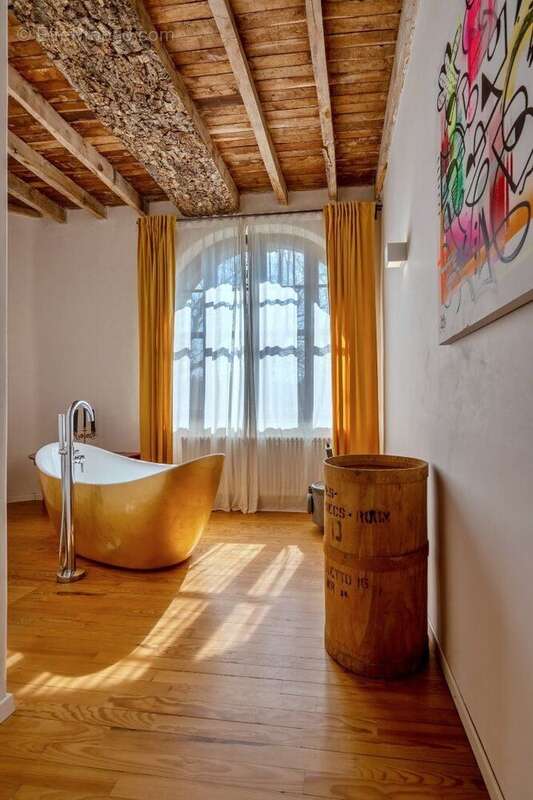 Château entierement renove - photo 12