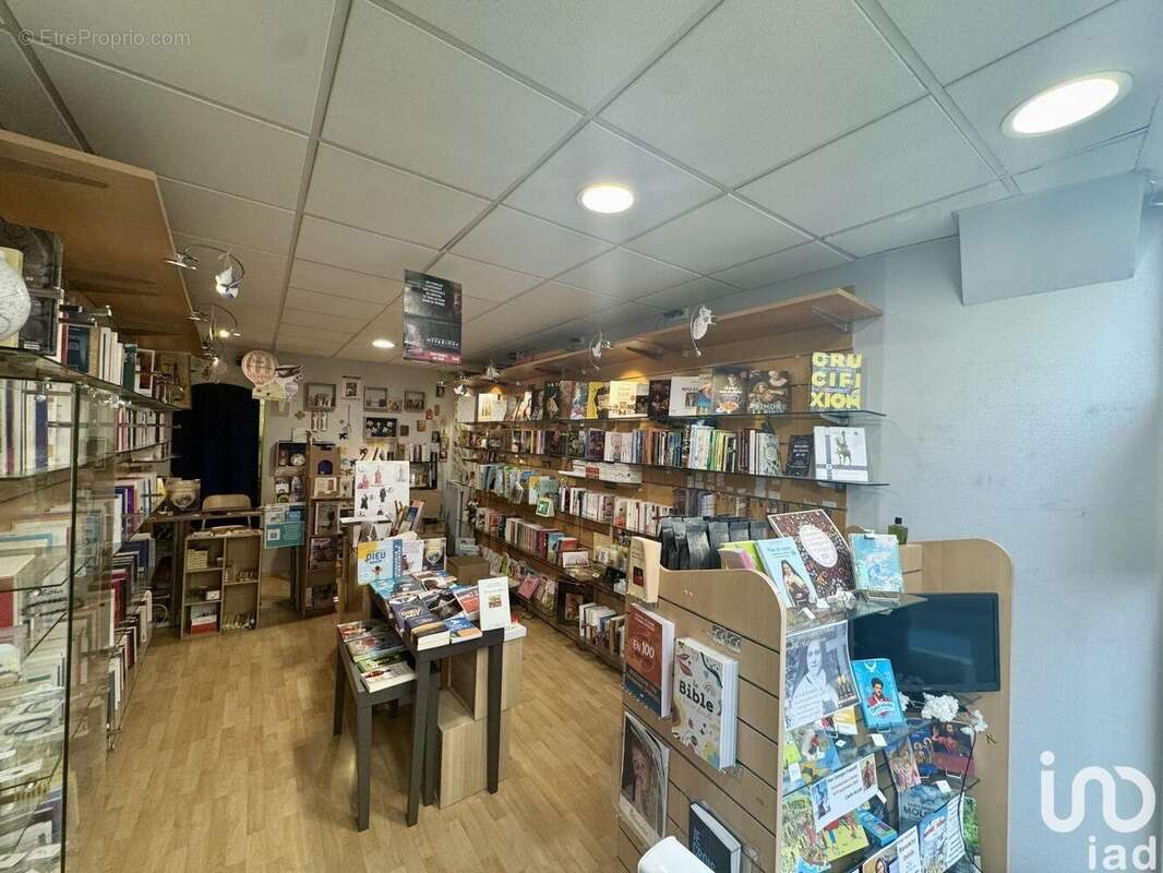 Photo 3 - Commerce à FONTAINEBLEAU