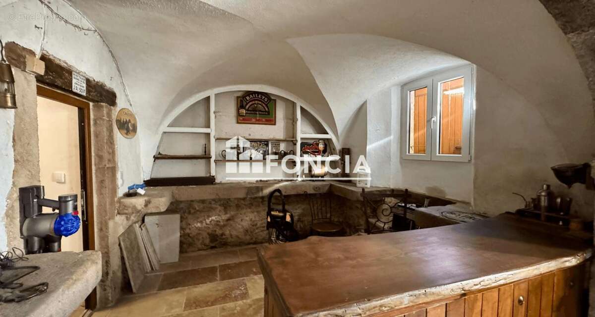 Maison à SALLES-CURAN