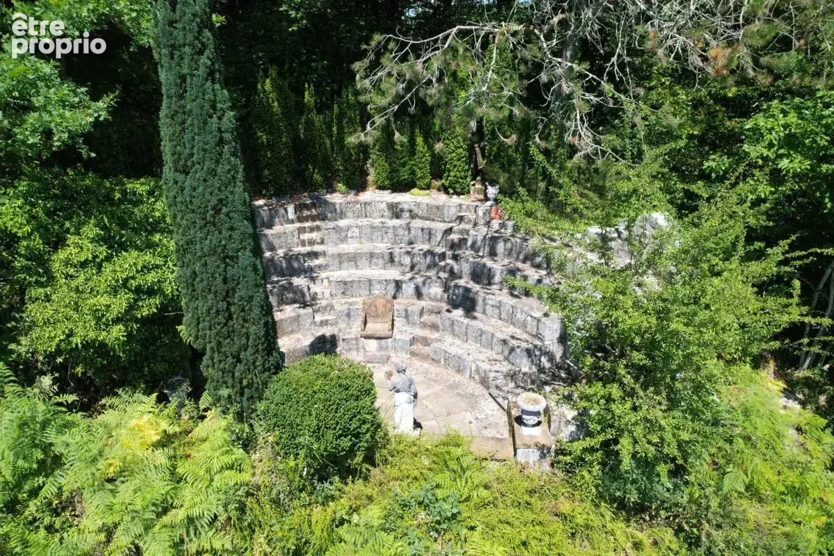 Propriété rare traversée par une rivière - Dépendances -Théatre de verdure - photo 3