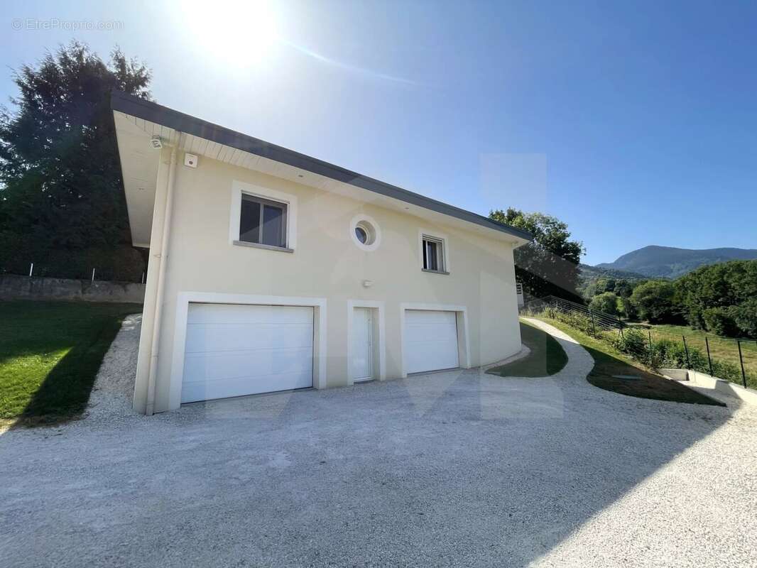 Maison à SAINT-MARTIN-D&#039;URIAGE