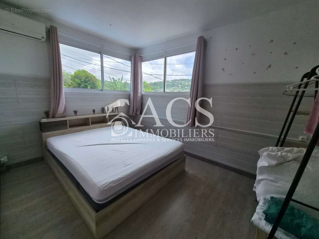 Maison F4 + F5 meublé et équipée en très bon état. - photo 18