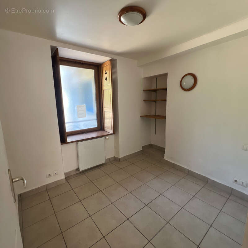 Appartement à CHATEAUNEUF-DU-FAOU