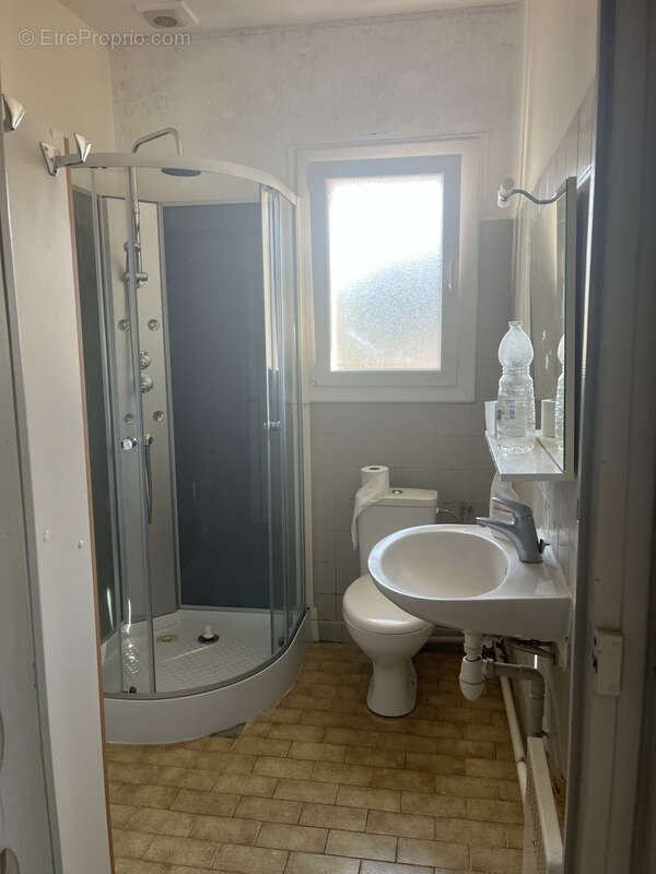 Appartement à REYNES