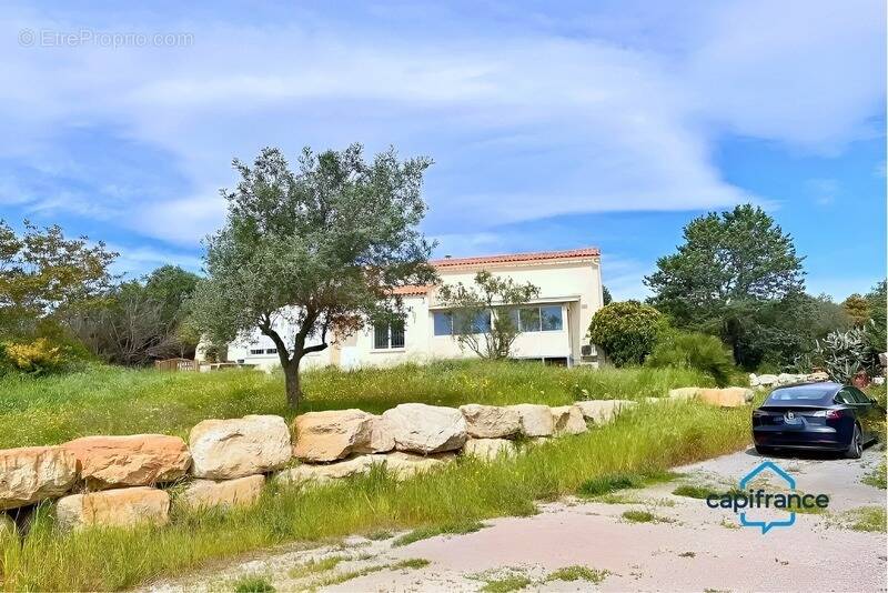 Maison à VIC-LA-GARDIOLE