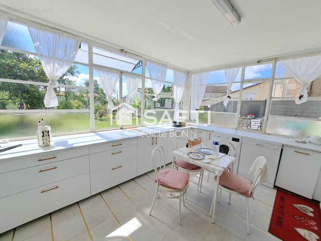 Maison 155 m² à Mirambeau  - photo 1