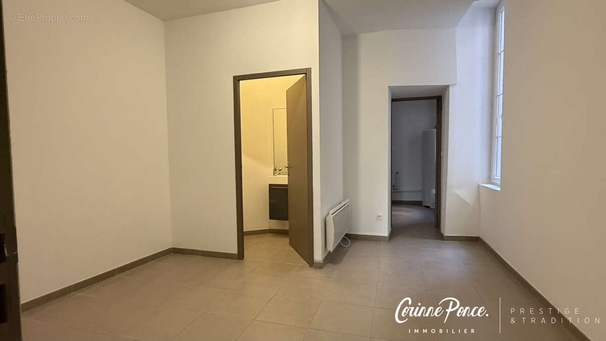 Nimes centre ecusson superbe p5 de 123 m2 avec balcon dans immeuble de charme propose par corinne ponce immobi - photo 10