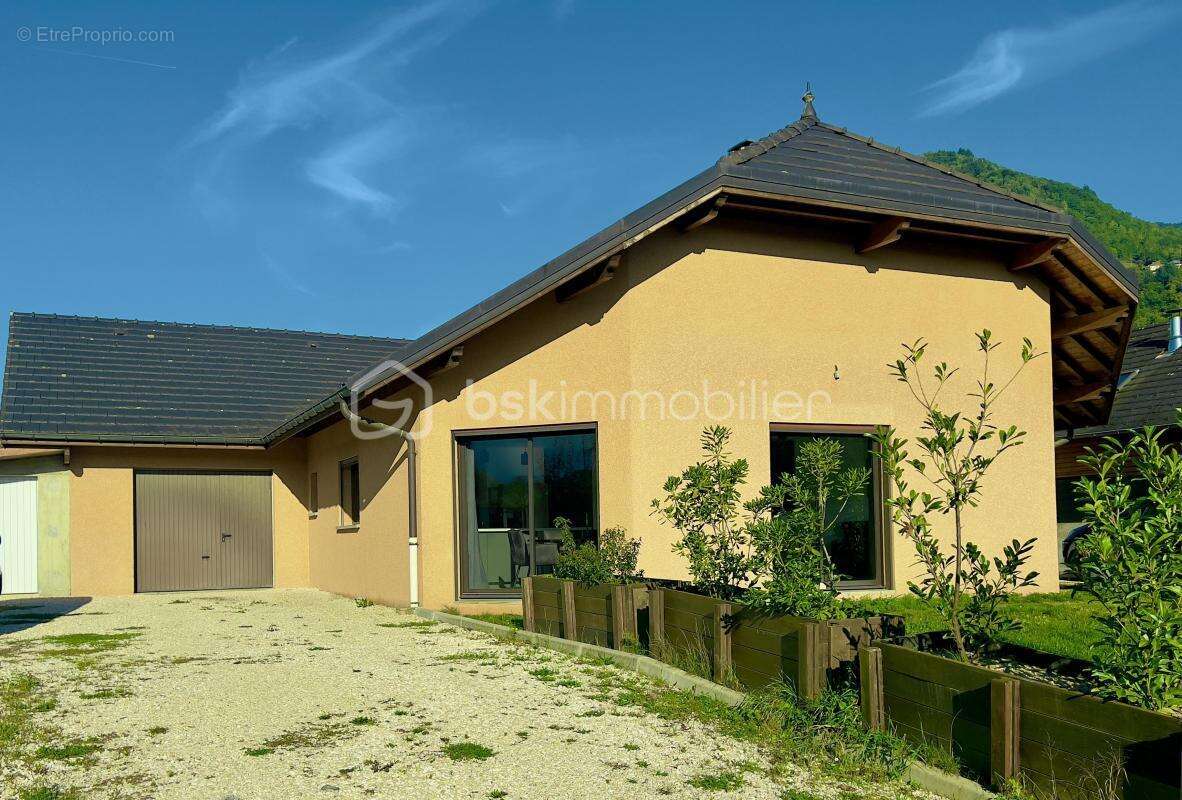 Maison à CHAMOUX-SUR-GELON