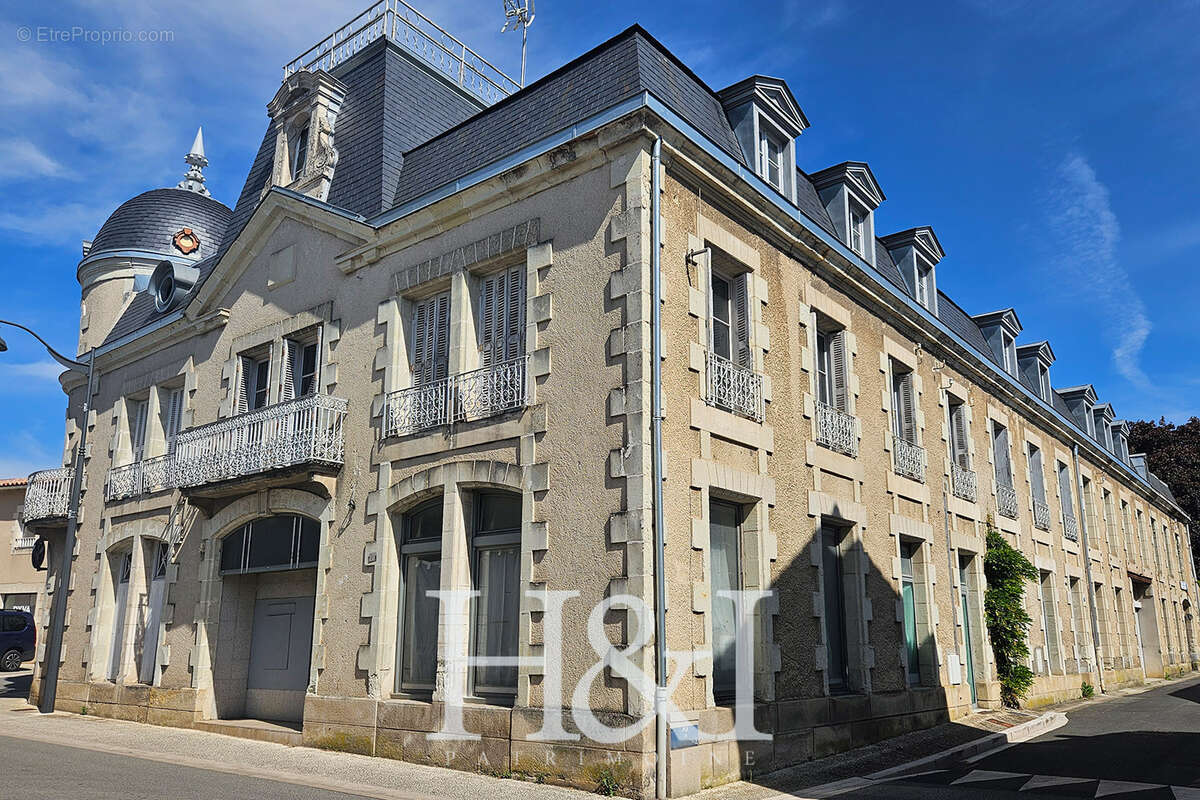 Appartement à JAUNAY-CLAN