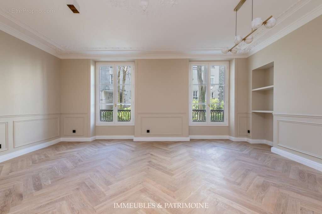Appartement à PARIS-8E