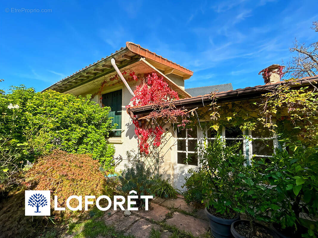 Maison à SAINTE-GENEVIEVE-DES-BOIS