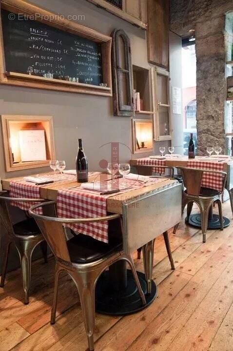 Commerce à FONTAINEBLEAU