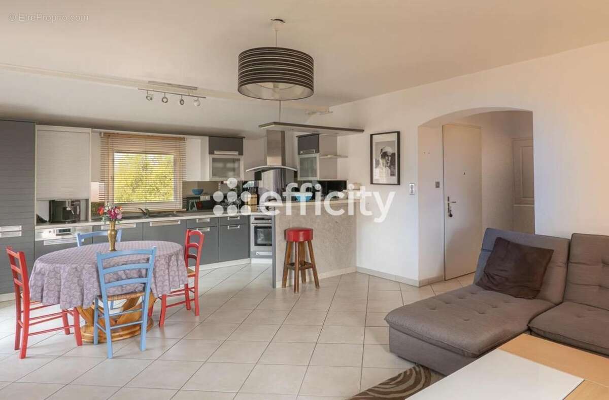 Appartement à VALENCIN