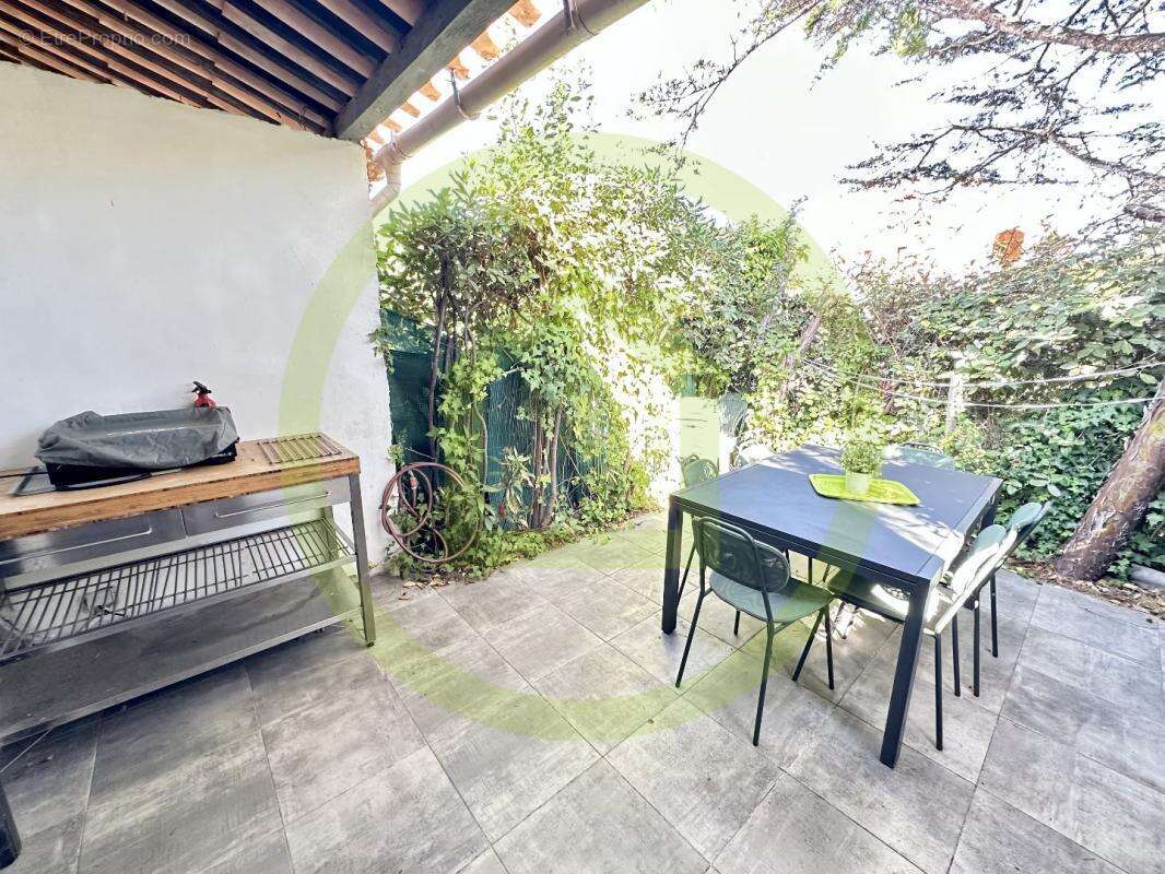 Appartement à SAINT-CYR-SUR-MER