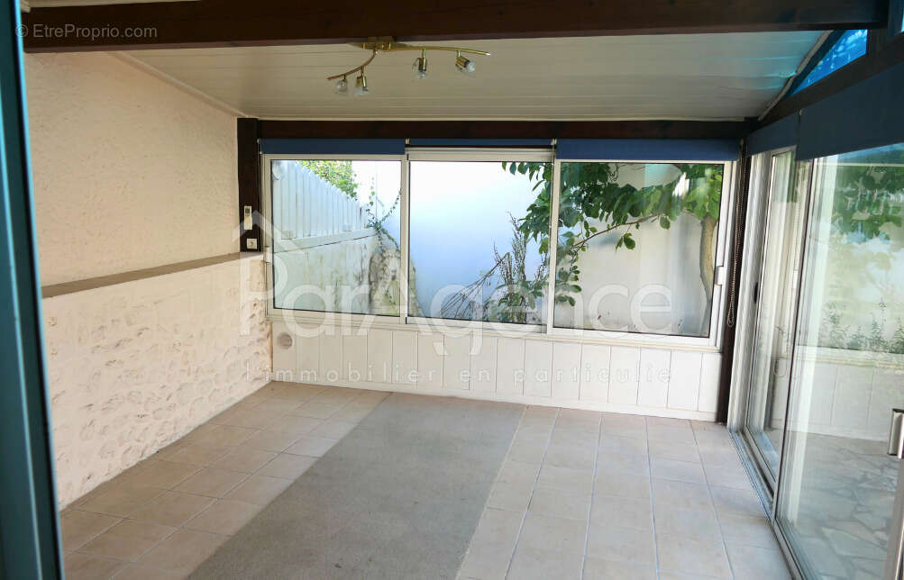 Commerce à VAUX-SUR-MER