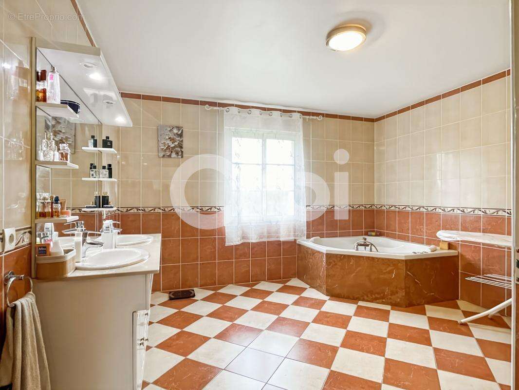 Maison à SAINTE-GEMME-MORONVAL