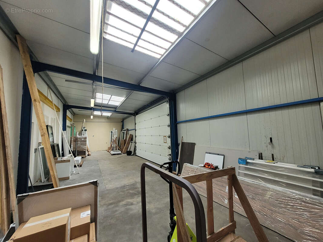 A VENDRE - 448m² - Local d'activité Montaigu Vendee - photo 9