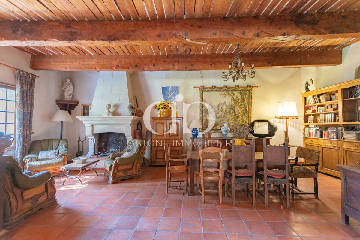 Maison à ROQUEVAIRE