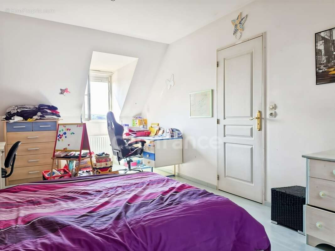 Maison familiale de 4 chambres sur plus de 6 000 m² de terrain à Saint-Maixent - photo 18
