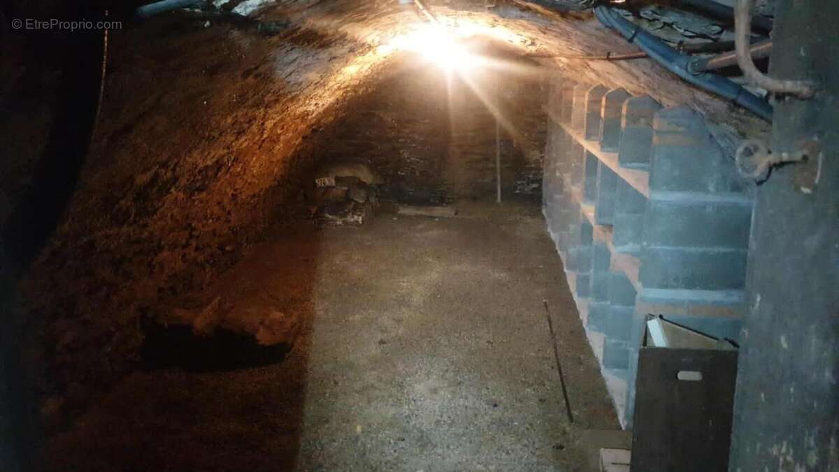 Commerce à MAGNAC-BOURG