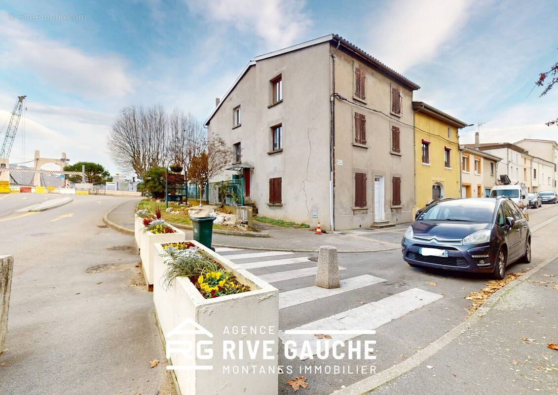 Appartement à LES ROCHES-DE-CONDRIEU