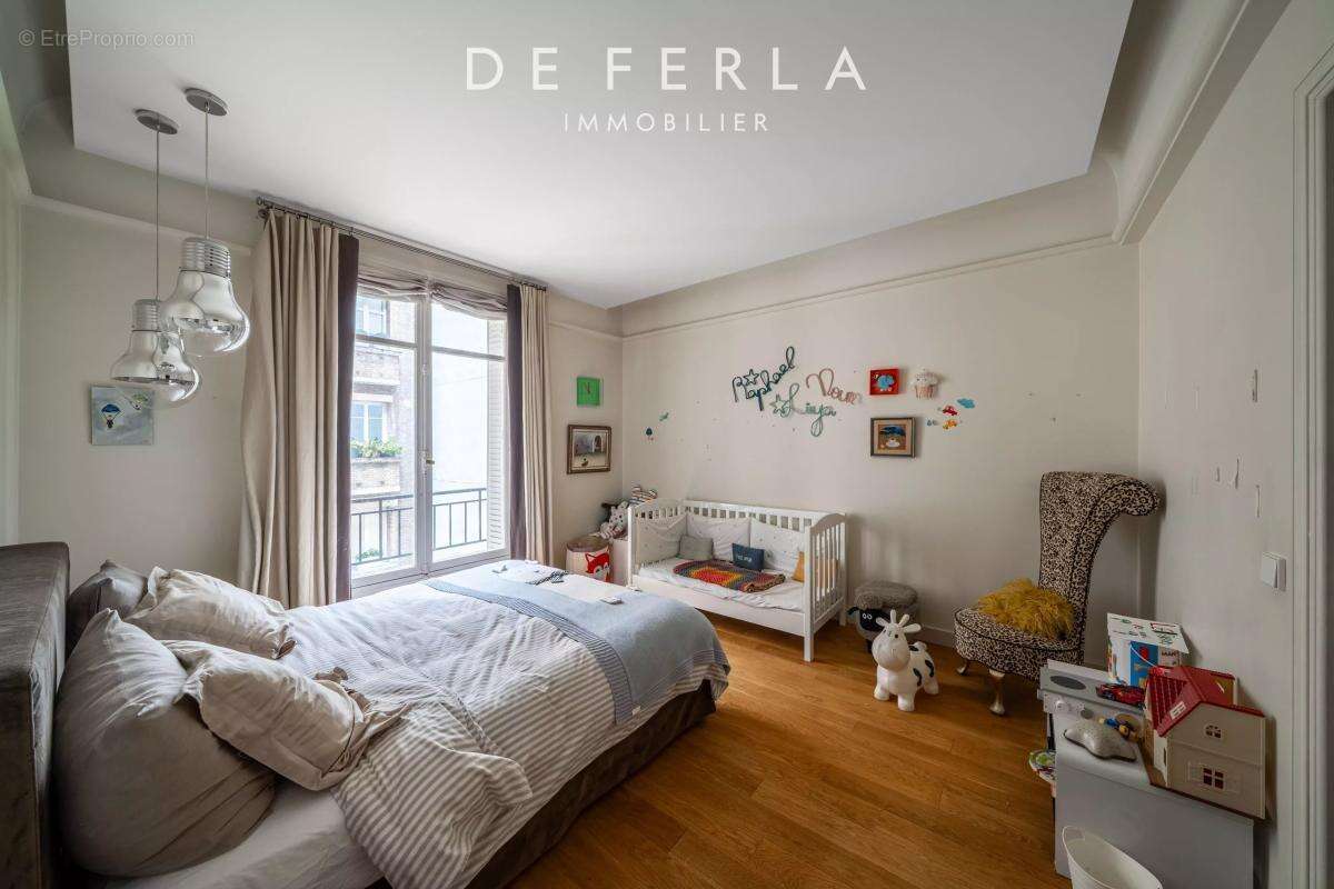 Appartement à PARIS-16E