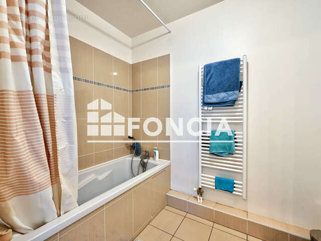 Appartement à FONTENAY-LE-FLEURY