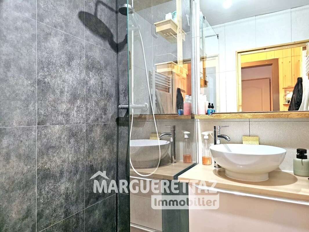 Appartement à BONNE