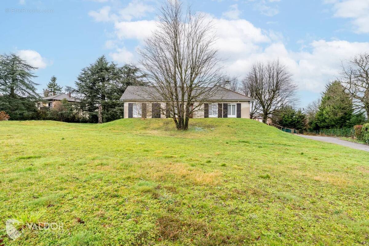 Maison à LA TOUR-DE-SALVAGNY