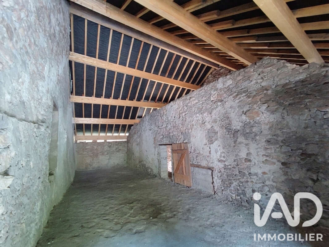 Maison 110 m² à Virieu-Le-Grand  - photo 7