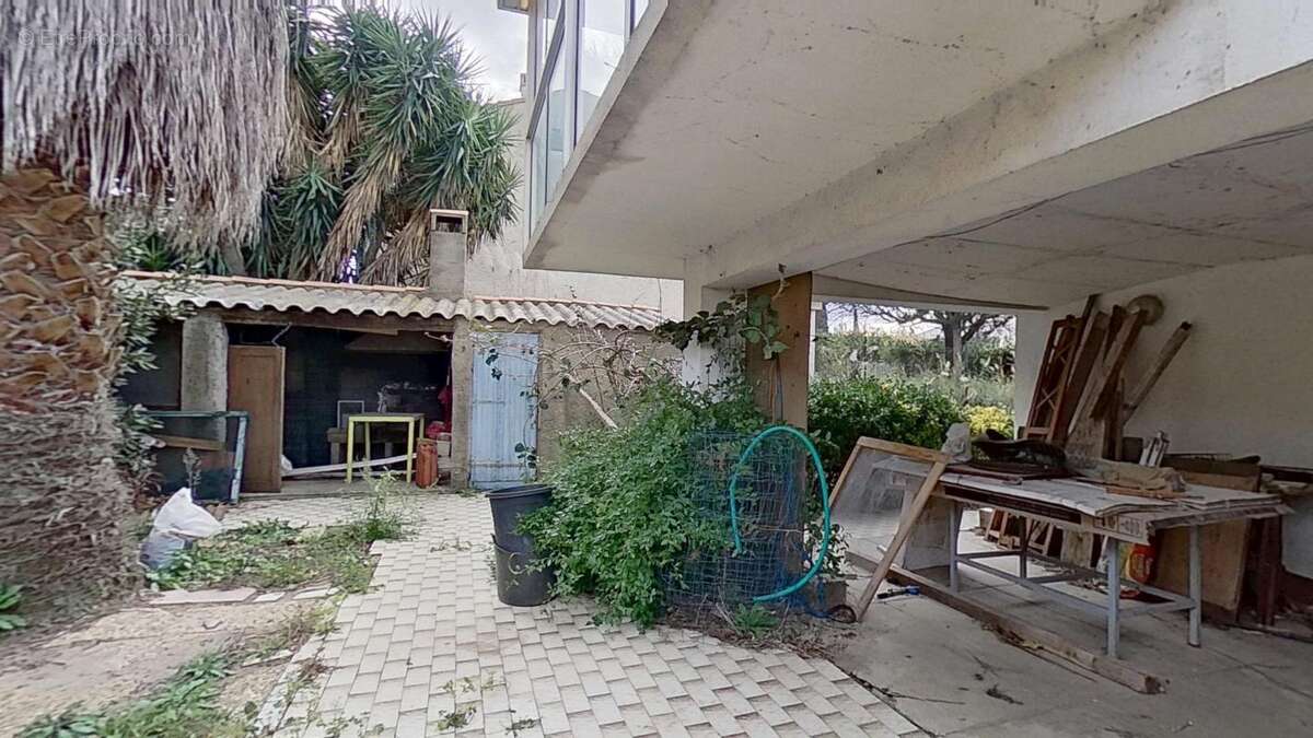 Maison à SAINT-LAURENT-DE-LA-SALANQUE