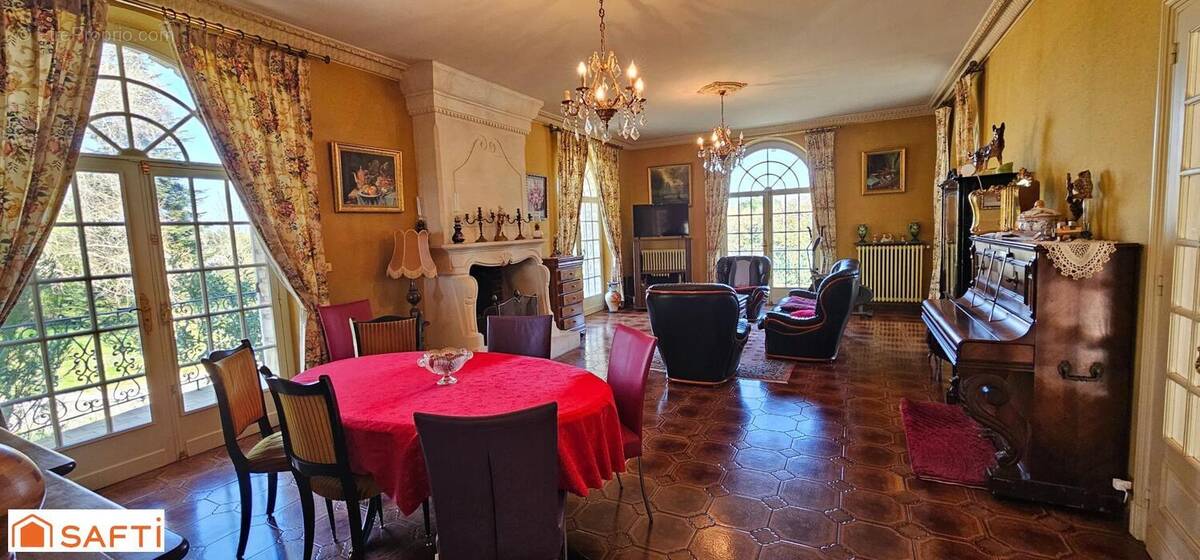 Photo 1 - Maison à ROULLET-SAINT-ESTEPHE