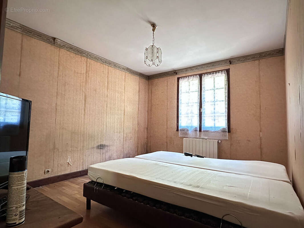 Maison de plain pied 5 pièces - piscine  et jardin  à La Couronne - photo 5