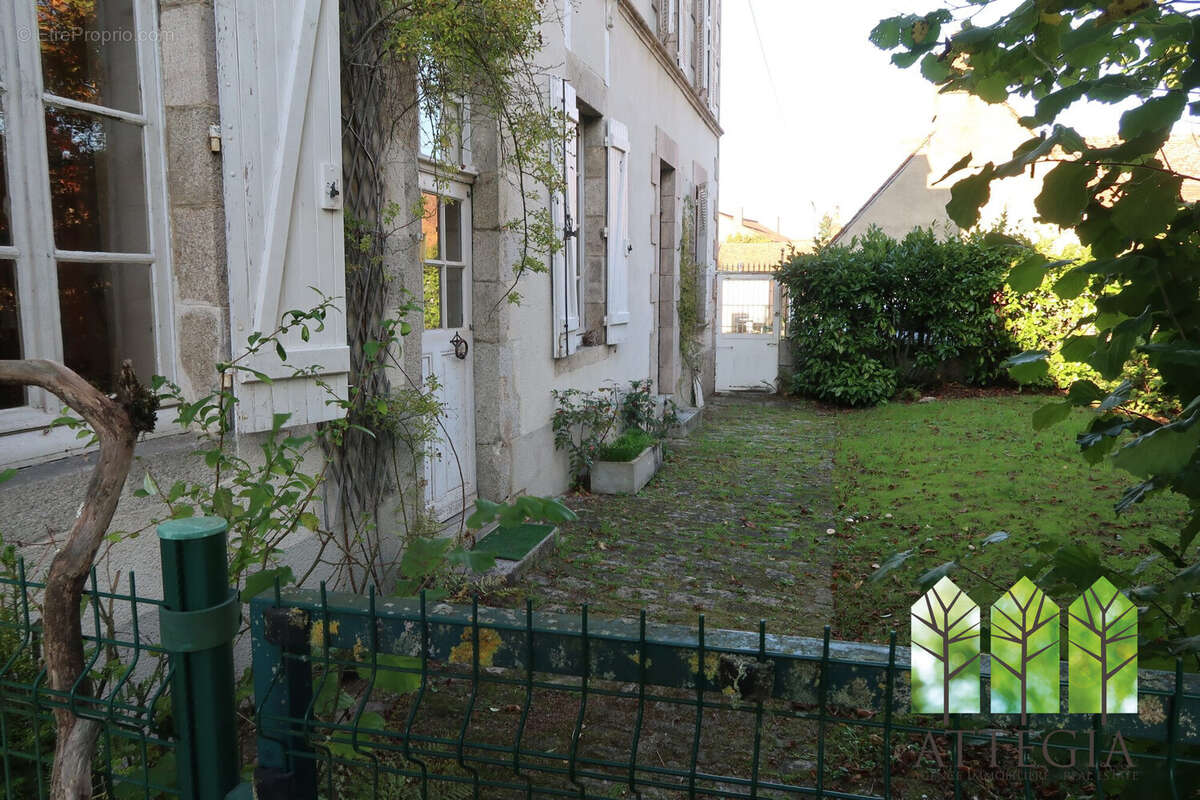 Maison 160 m² à Gouzon  - photo 5