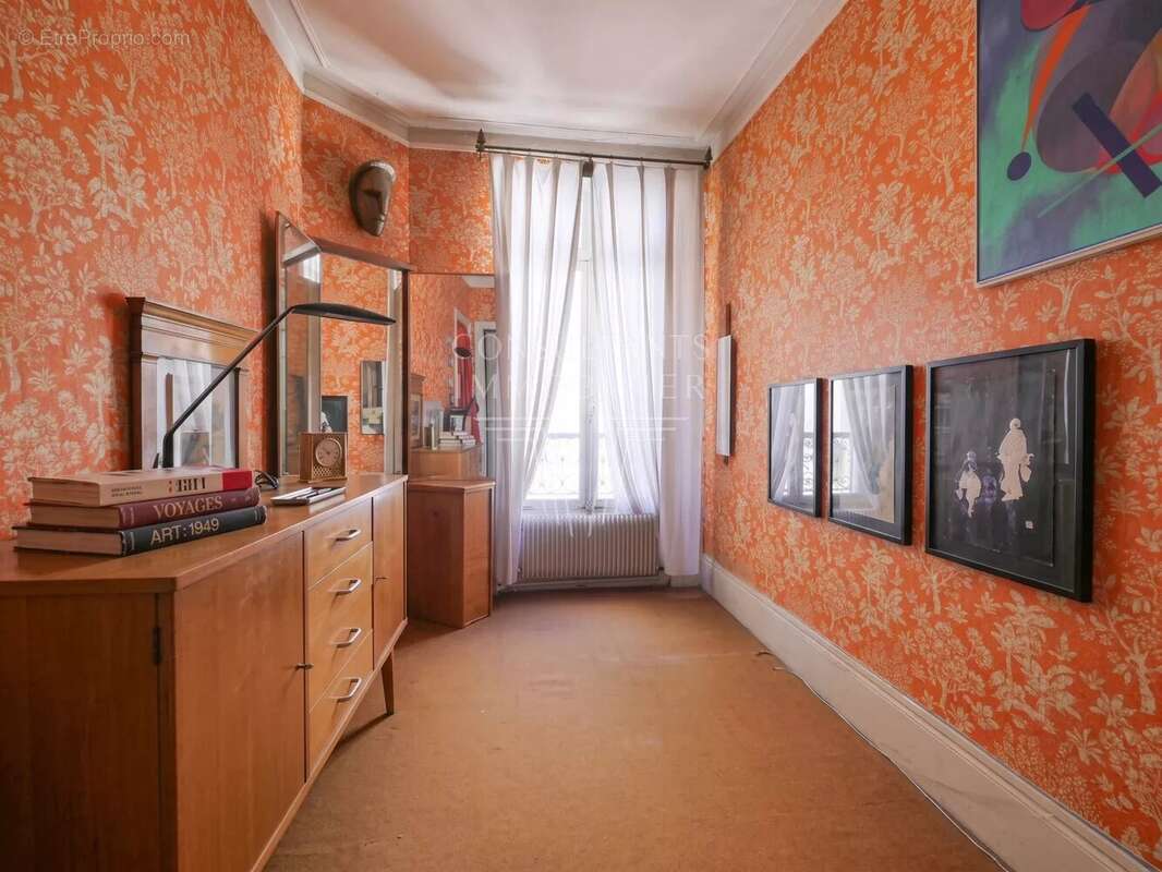 Appartement à PARIS-16E
