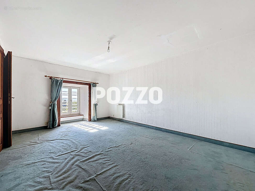 MONTBRAY, Maison de campagne au calme (grand séjour, 4 chambres, double garage) sur 10.000 m² de terrain. - photo 14