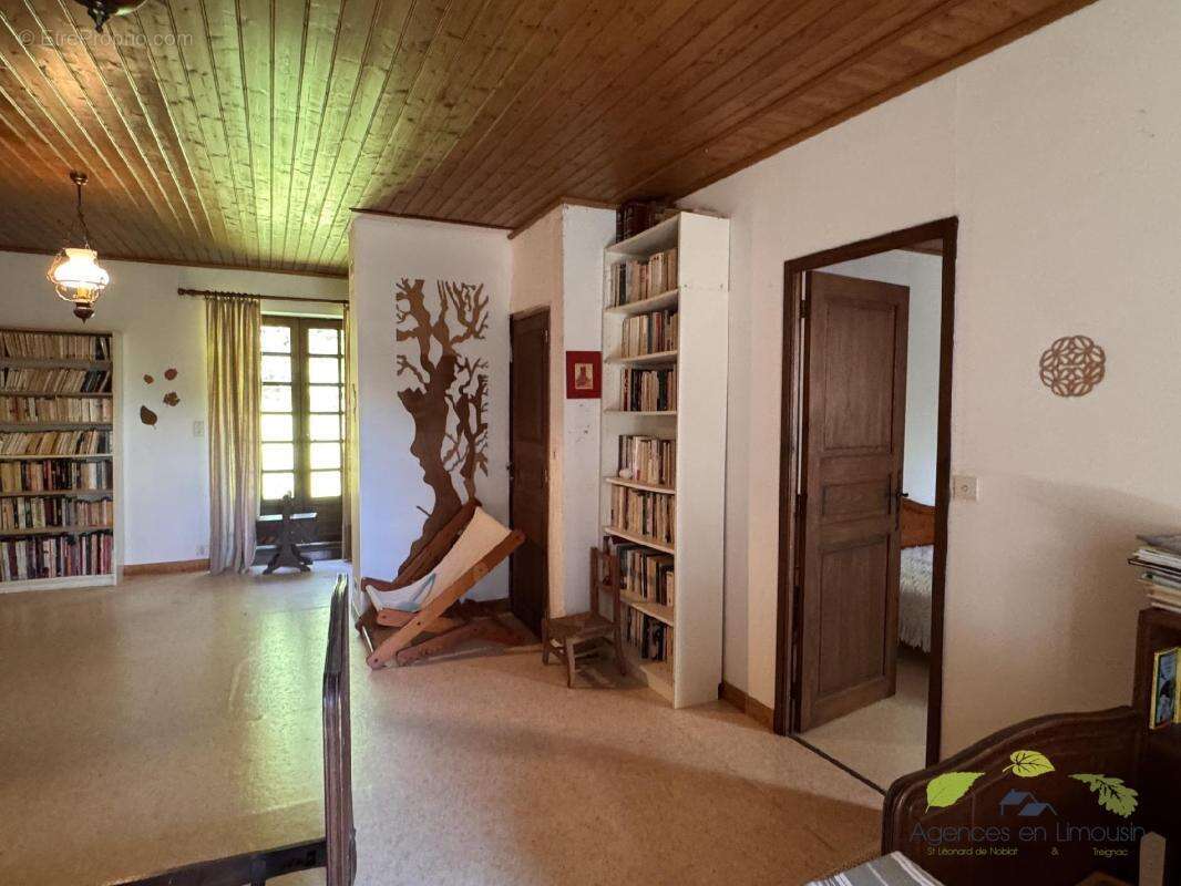 Maison 232 m² à Chamberet  - photo 7