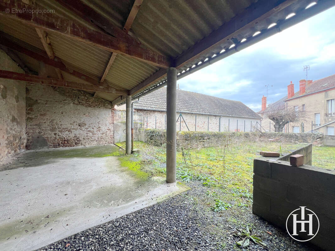 Appartement à VALLON-EN-SULLY