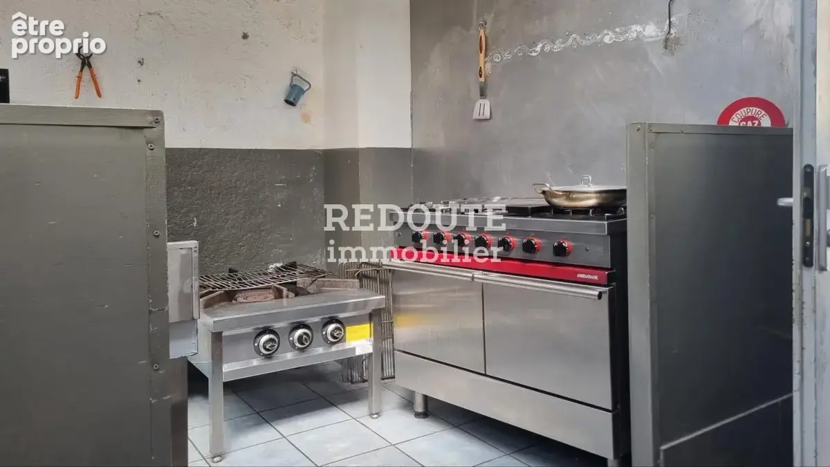 Murs à vendre d'un local commercial avec maison privative - photo 3