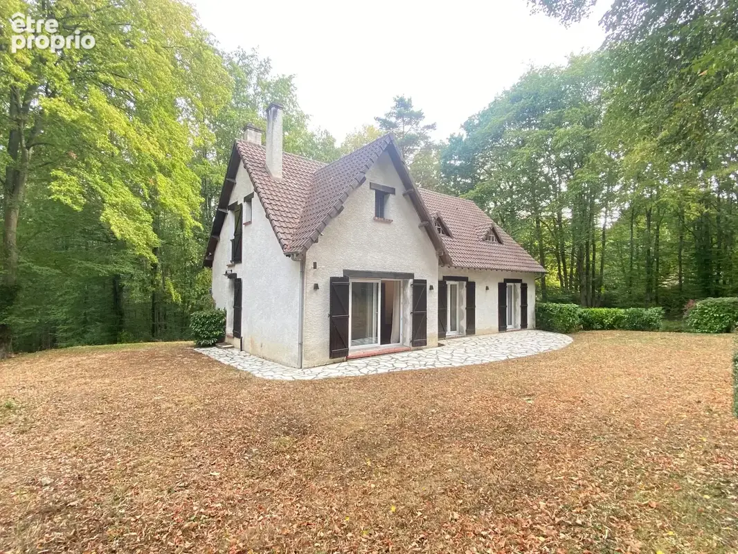 Propriété atypique avec parc et sous-sol total   Un cadre exceptionnel - photo 2