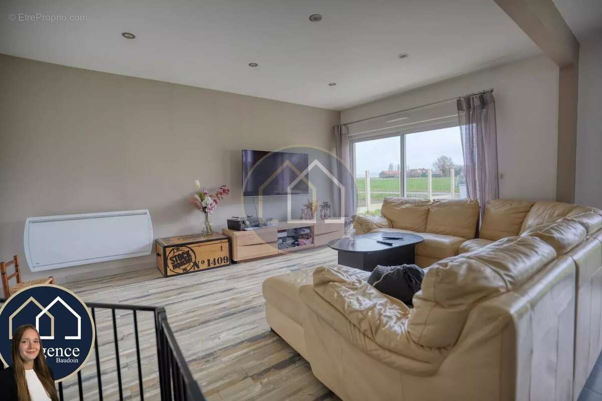 Maison à TREMBLAY-LES-VILLAGES