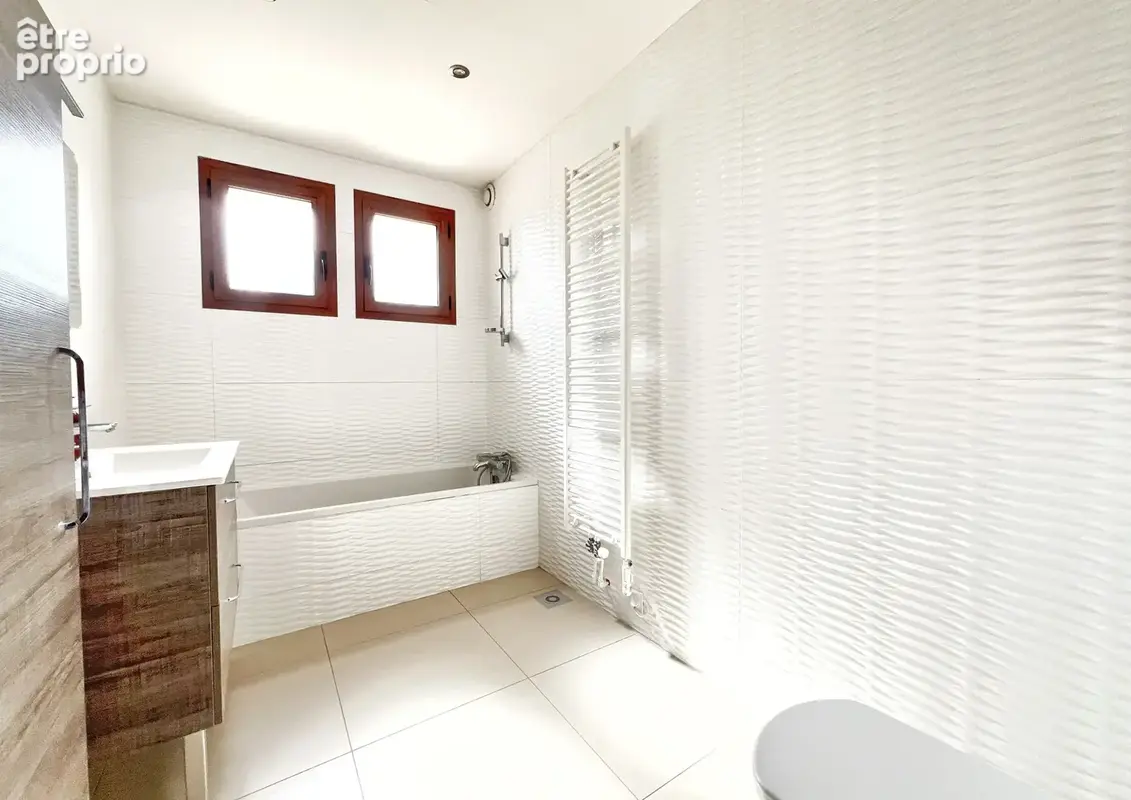 Maison familiale de 257 m2 habitables 278m2 au sol   Prestations haut de gamme et grand terrain - photo 12